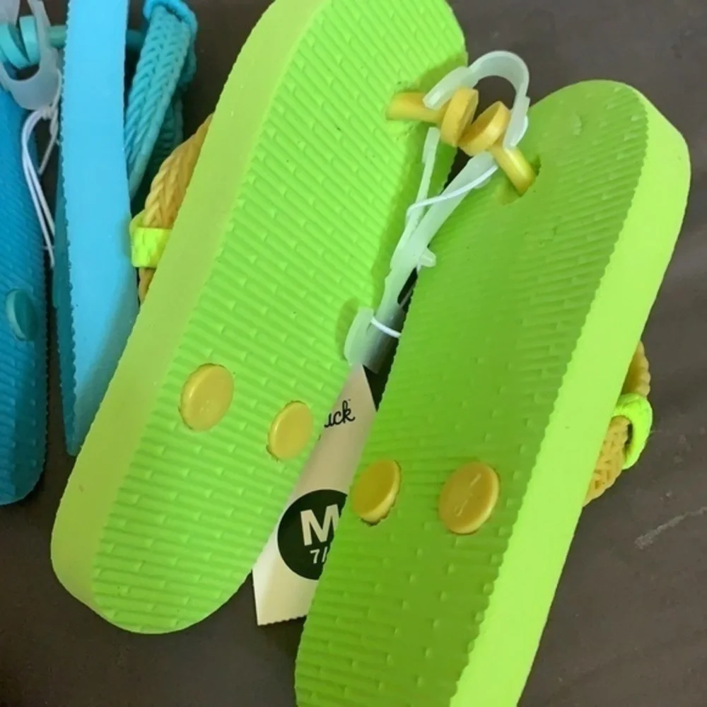 Cat & Jack Flip Flops, you get both pair